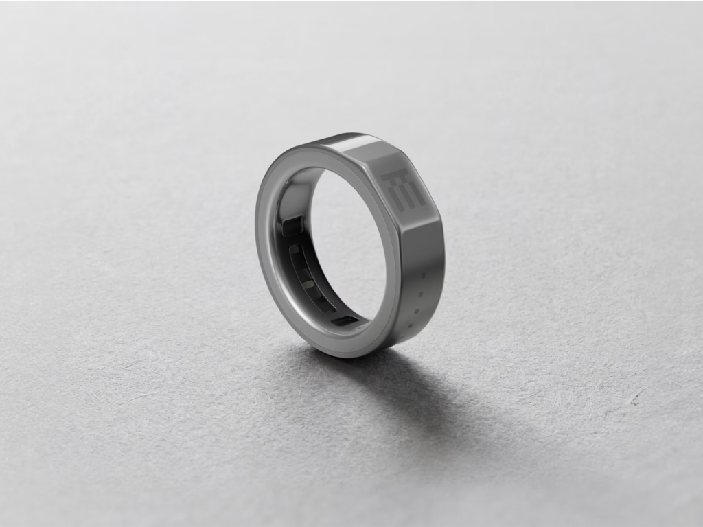 Even R1 smart ring fungerer som en silkeblød touchpad, som du kan trykke eller scrolle på. På indersiden måler en LED-stråle din puls. Tilbehør til Even Realities Smart Glasses 